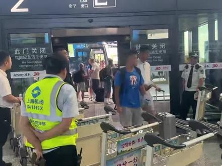 记者评球迷与斯卢茨基争吵：这样做真是为了申花好吗？