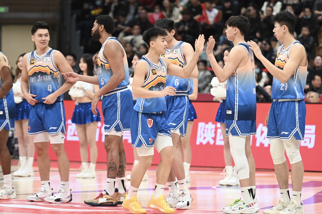 媒体人:19岁的葛浩然末节很敢打 但最后也暴露了年轻和没经验